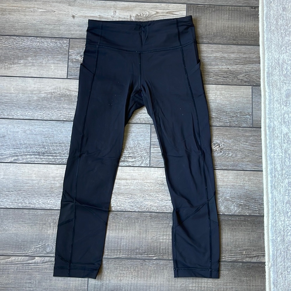 Lululemon aligns cropped leggings with mesh